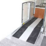 plataforma elevadora con rampa para minusvalidos barcelona