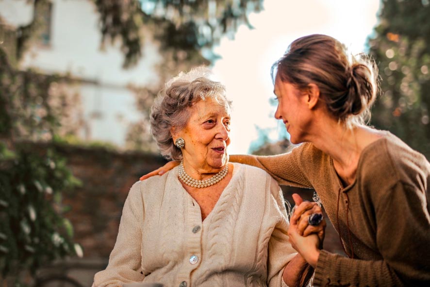 ayudas para adultos mayores