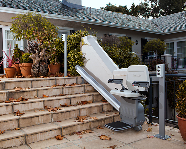 Bibliografía convertible Puñado Silla Salvaescaleras Exteriores | Duraderas y Robustas | Stannah